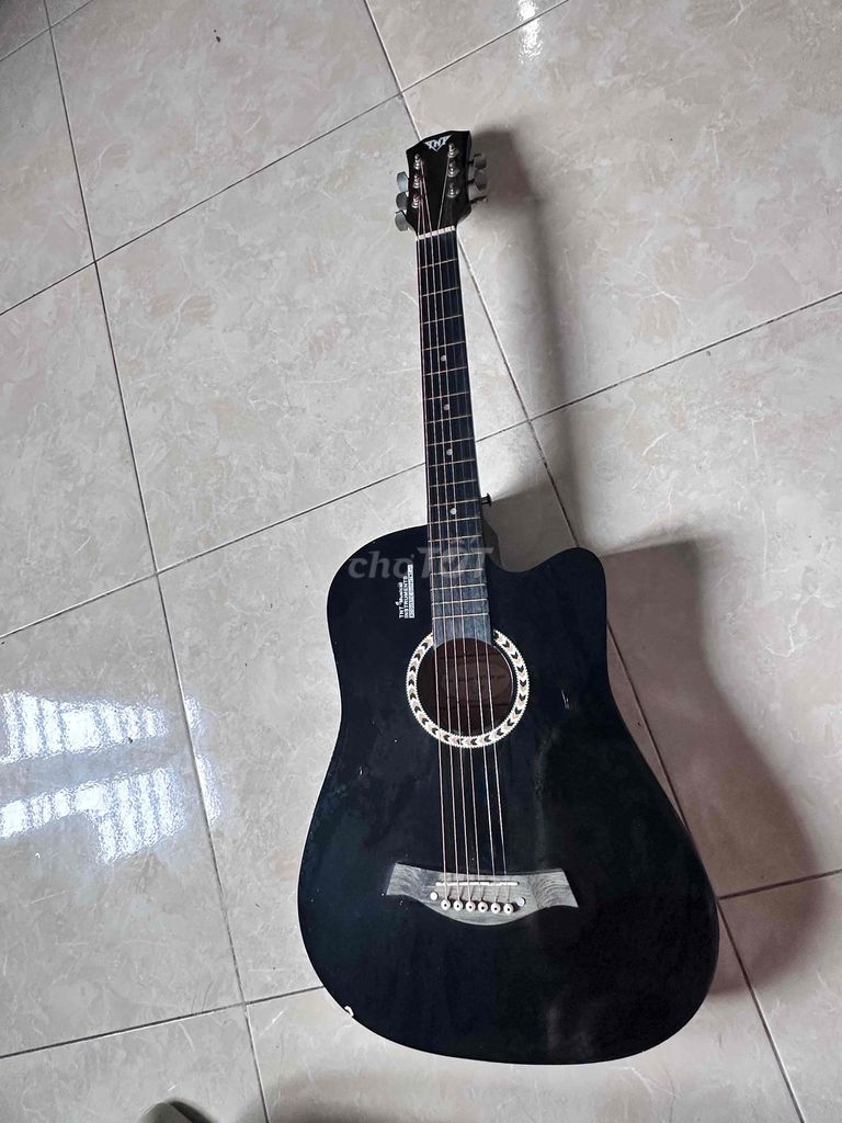 Đàn guitar màu Đen. Mua bán Nhạc cụ tại Quận Cầu Giấy Hà Nội được đăng bởi Trần Thị Thanh Huyền hình 1