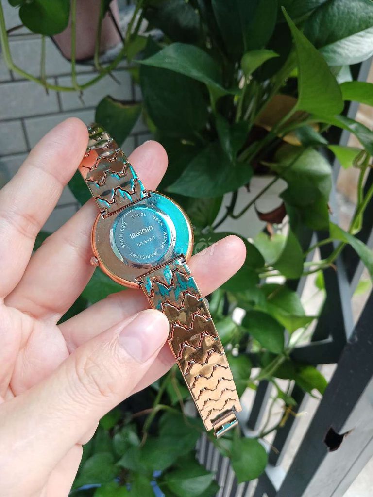 Đồng hồ nữ máy Nhật, mặt và dây đính đá rất đẹp