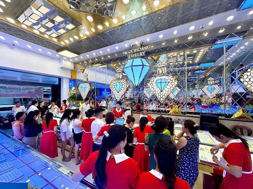 Tuyển nhân viên bán hàng Tiệm Vàng tại Biên Hoà. Việc làm tại Thành phố Biên Hòa Đồng Nai được đăng bởi Tiệm Vàng Ngọc Hoàng Jewelry hình 5