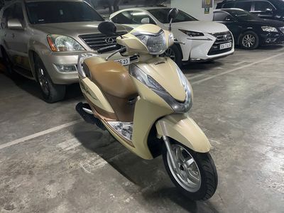 Honda Lead 2016 màu Vàng. Mua bán Xe máy tại Quận Đống Đa Hà Nội được đăng bởi Phạm Hoàng Long hình 1