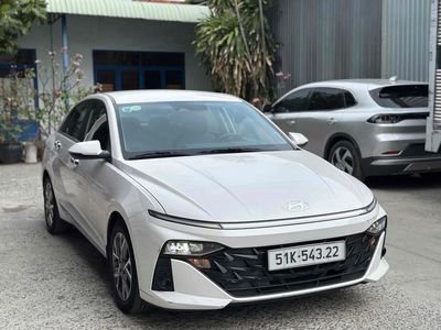 Hyundai Accent màu trắng 2024 1.5 AT bản cao cấp