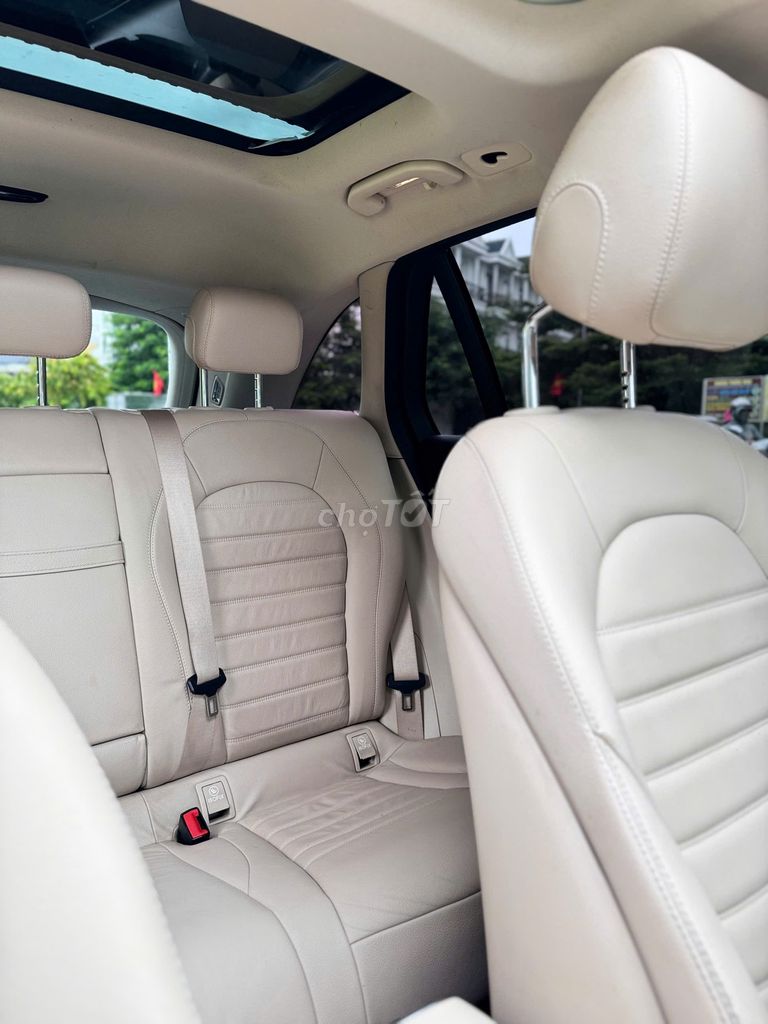 Mercedes-Benz GLC300 4Matic kính 3 lớp Apple Car. Mua bán Ô tô tại Quận Bình Thạnh Tp Hồ Chí Minh được đăng bởi Hoàng Phát hình 3