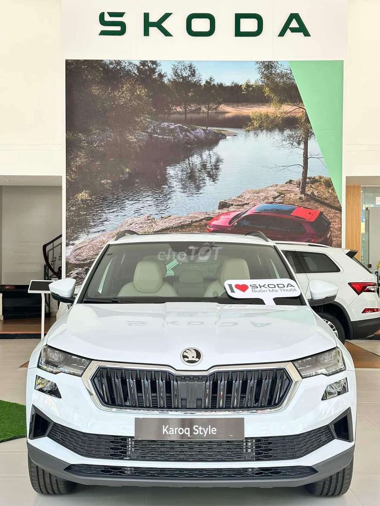 Skoda Karoq Stye Trắng Tinh Khôi- Tặng 100% LPTB