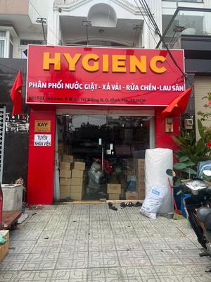 Tuyển Nam đóng gói hàng Shopee, Tiktok