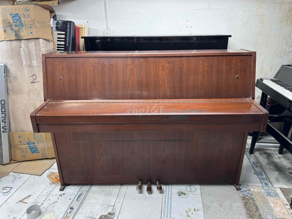 piano yamaha MC108 số serri 4tr3 tem đồng