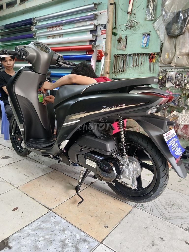 Xe tay ga Yamaha Janus 125 bản giới hạn 2025. Mua bán Xe máy tại Quận 6 Tp Hồ Chí Minh được đăng bởi Ngô Kim Linh hình 4