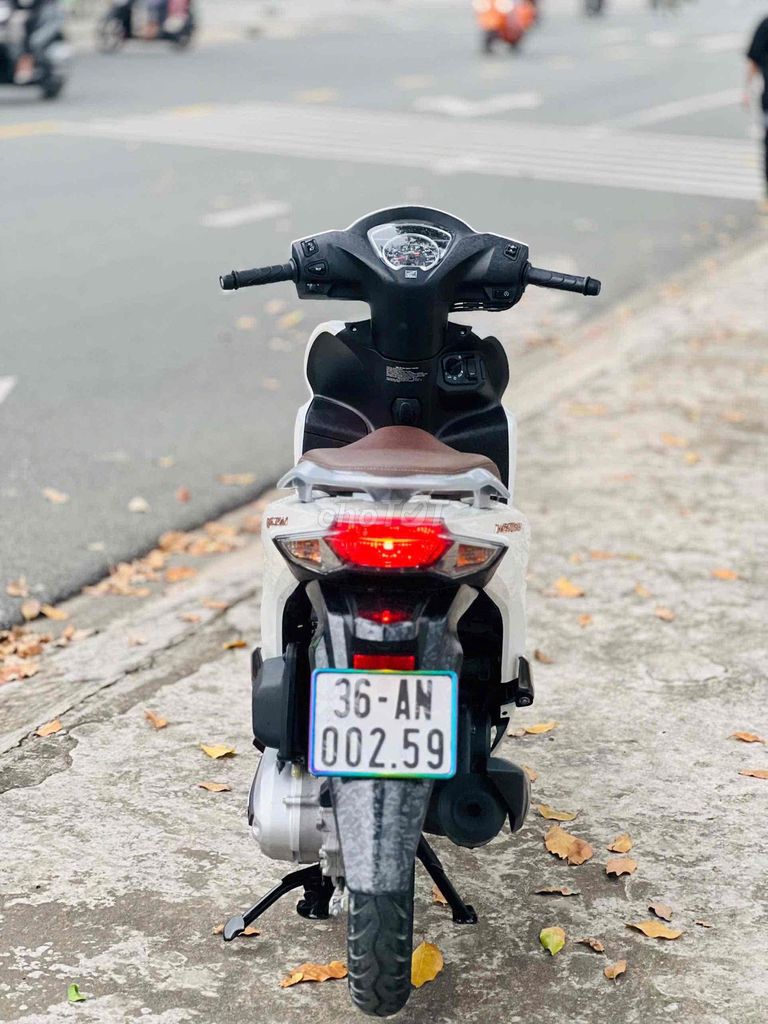 Honda Vision màu Trắng. Mua bán Xe máy tại Thị xã Bến Cát Bình Dương được đăng bởi xe máy trả góp tín nghĩa  hình 6