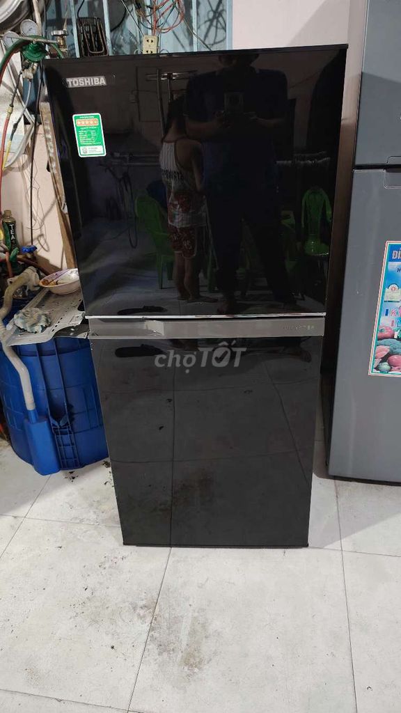 Tủ lạnh Toshiba Đen đã sử dụng. Mua bán Tủ lạnh tại Huyện Long Hồ Vĩnh Long được đăng bởi Lê Minh Thảo hình 1