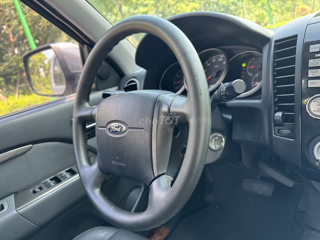 Ford Everest 2014 Limited 4x2 - siêu mới. Mua bán Ô tô tại Quận Long Biên Hà Nội được đăng bởi Mr. Đại mua bán ô tô hình 10