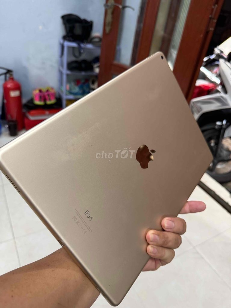 cần bán con ipad pro 12.9 đời 2015