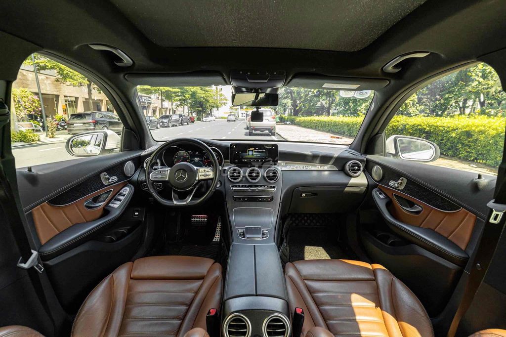 GLC300 AMG 2023 công ty 1 chủ từ đầu siêu đẹp. Mua bán Ô tô tại Quận 7 Tp Hồ Chí Minh được đăng bởi Dương Phương hình 10