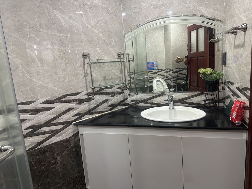 Upscale 1-bedroom apartment in the heart of the city — photo 6