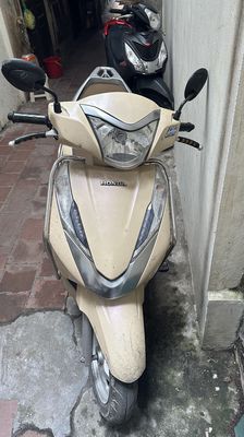 CC can ban Honda Lead 2015 màu Vàng nữ đi