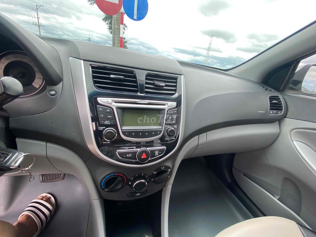 Hyundai Accent 2013 1.4 AT - 82000 km. Mua bán Ô tô tại Huyện Tây Hòa Phú Yên được đăng bởi lê thành chúng hình 6