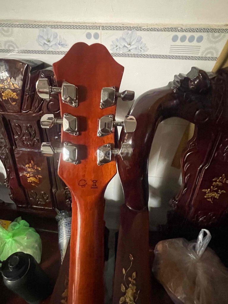 cần bán đàn guitar