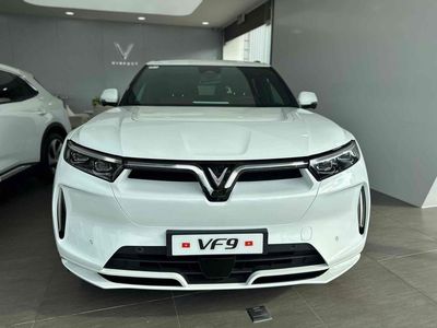 Xe điện VinFast VF9 Eco Trắng