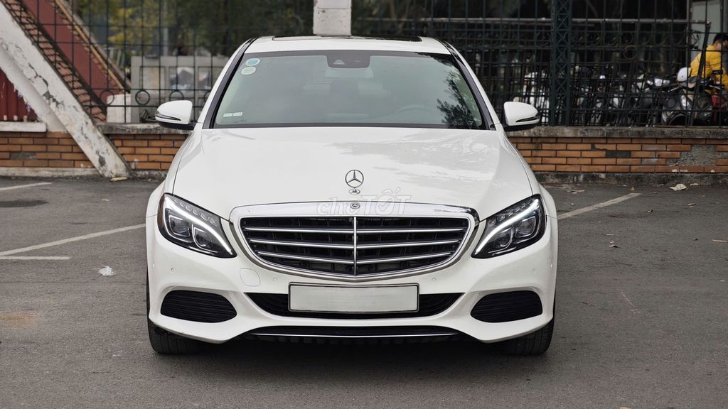 Mercedes Benz C250 Exclusive 2017 đi 68.000 km