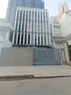Mặt Tiền Đường Nguyễn Trọng Tuyển, 10m x 20 Hầm Trệt 3 Lầu, Thang Máy