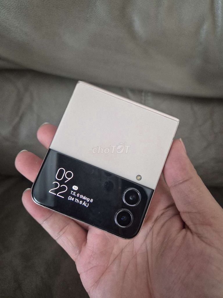 Samsung ZFlip4 128GB. Mua bán Điện thoại tại Quận 8 Tp Hồ Chí Minh được đăng bởi Phan Minh Tân hình 1