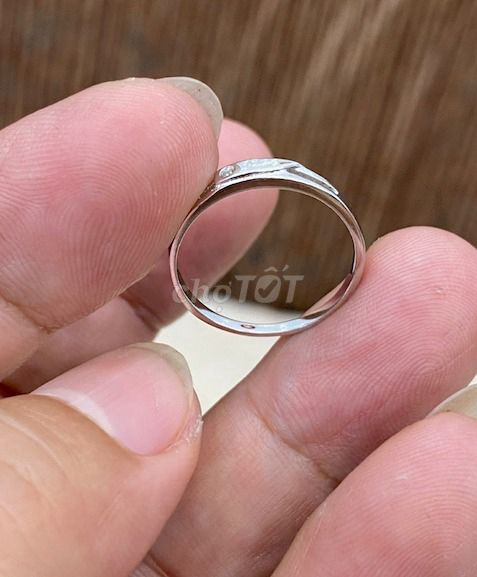 Nhẫn bạc Nữ 925 mạ vàng trắng, đính viên cz sáng. Mua bán Phụ kiện thời trang khác tại Quận 7 Tp Hồ Chí Minh được đăng bởi Hàng hiệu Secondhand hình 4