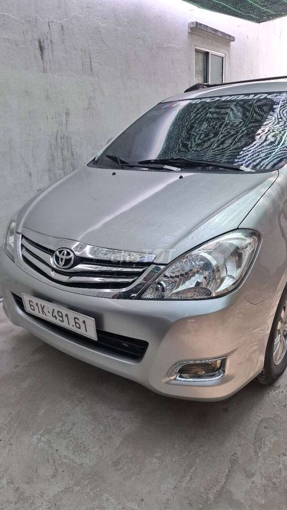 Toyota Innova 2008 - 123 km