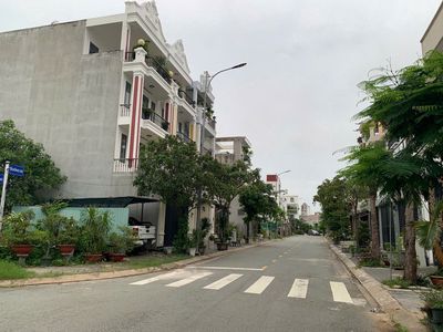 Bán lô góc đất TheSeasons ngay Lotte Lái Thiêu giá 10.8 tỷ 8x21 Sổ sẵn