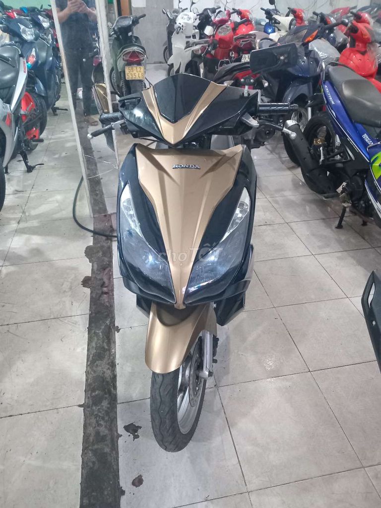 Honda Air Blade Vàng đồng. Mua bán Xe máy tại Quận Bình Tân Tp Hồ Chí Minh được đăng bởi Cường phát  hình 1