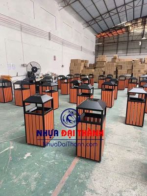 THÙNG RÁC NGOÀI TRỜI GIẢ GỖ. Mua bán Nội thất, đồ gia dụng khác tại Quận 12 Tp Hồ Chí Minh được đăng bởi Ms Kỳ Nhựa Đại Thành