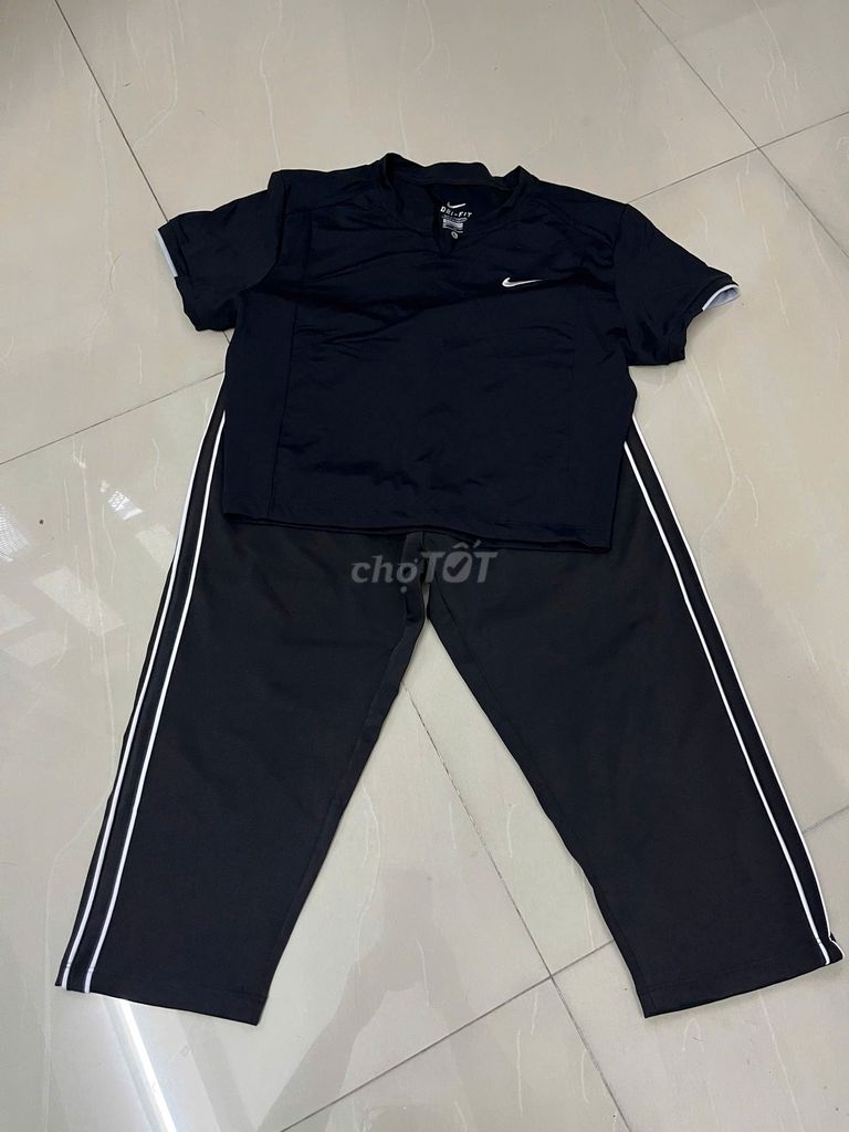 Bộ đồ tập Nike Nữ Vải thể thao Đen. Mua bán Đồ thể thao, Dã ngoại tại Quận Tân Phú Tp Hồ Chí Minh được đăng bởi 2hand luxury hình 1