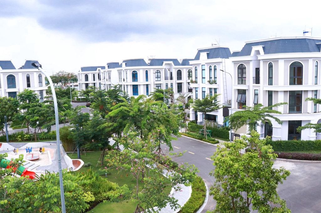 Cần bán nhanh căn nhà tại Long Phú đã có sổ hồng vị trí ngay cổng vào