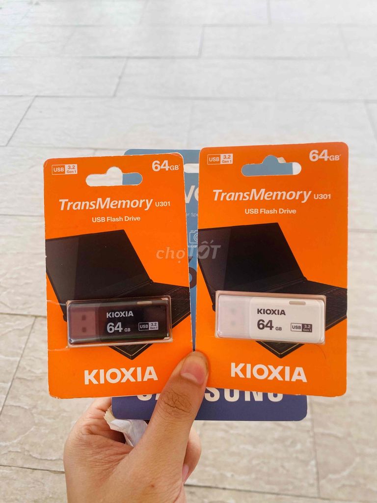 USB Kioxia và thẻ nhớ Samsung. Mua bán Phụ kiện (Màn hình, Chuột...) tại Thành phố Phú Quốc Kiên Giang được đăng bởi Cao hình 1