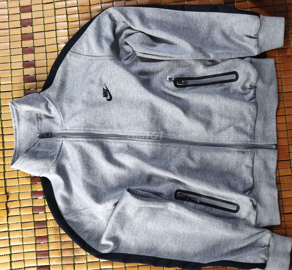 Áo khoác Nike . Mua bán Quần áo tại Huyện Phú Giáo Bình Dương được đăng bởi Đồ 2hand Chính Hãng hình 1