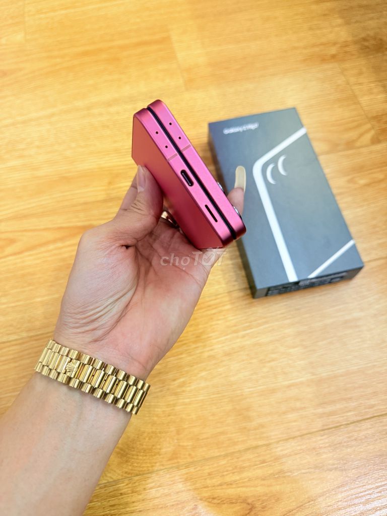 Z Flip7 256GB Đỏ Mới Fullbox chưa active. Mua bán Điện thoại tại Quận Thanh Xuân Hà Nội được đăng bởi Vinh Râu Samsung hình 1
