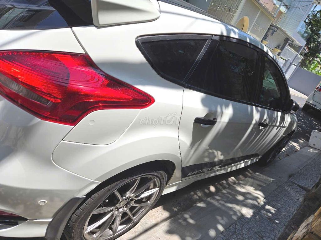 Bán Ford Focus Sport full 2018. Mua bán Ô tô tại Quận Ngũ Hành Sơn Đà Nẵng được đăng bởi Lê Thu Hằng hình 3