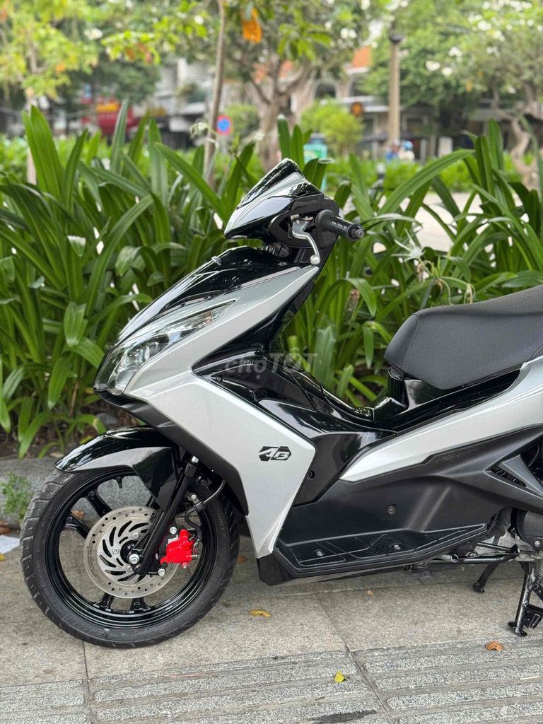 Airblade 125 2015 серебристый Porsche с городским номером от собственника