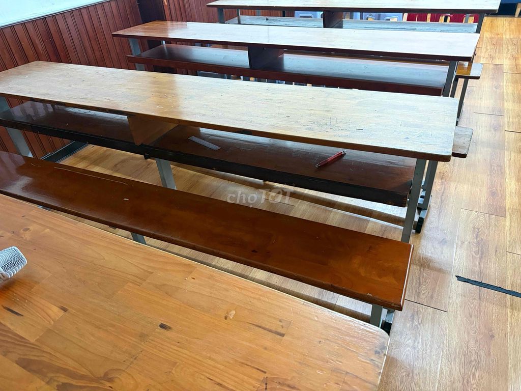 Bàn học sinh  chân sắt mặt gỗ. Mua bán Bàn ghế tại Quận 1 Tp Hồ Chí Minh được đăng bởi Huy hình 1