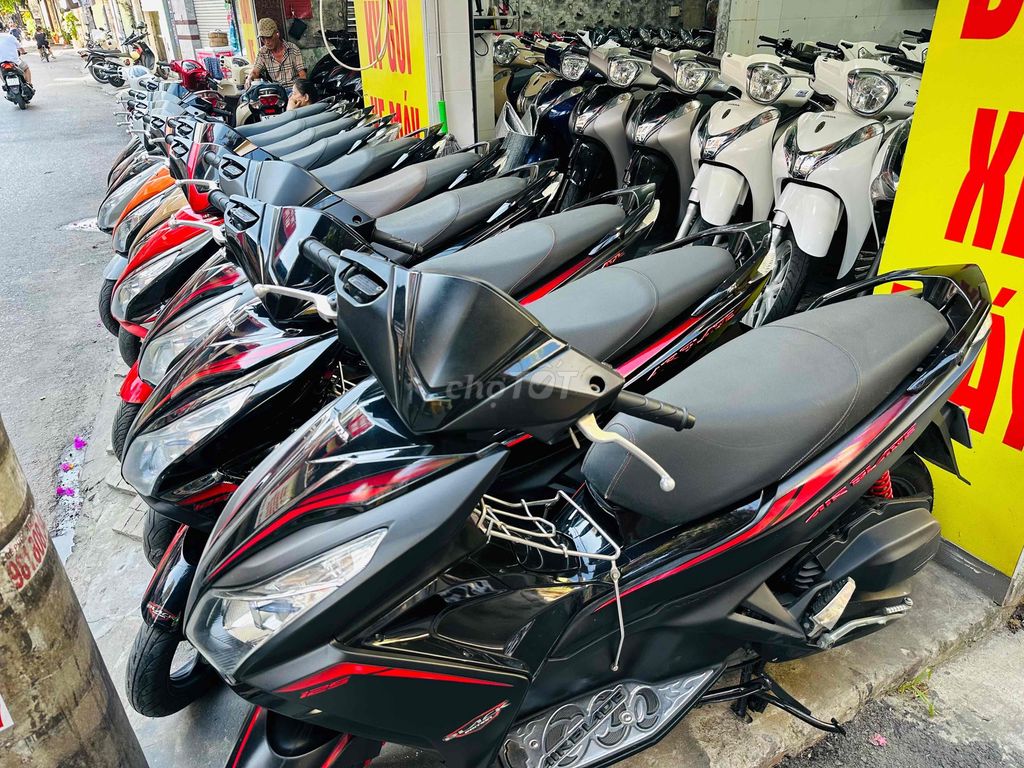 Разнообразный скутер Honda SH
