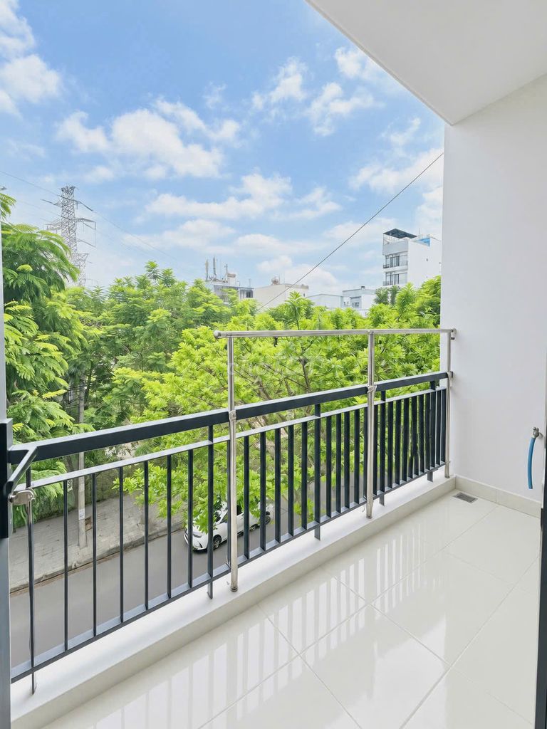 Furnished apartment with balcony in the Nam Việt Á area — photo 2
