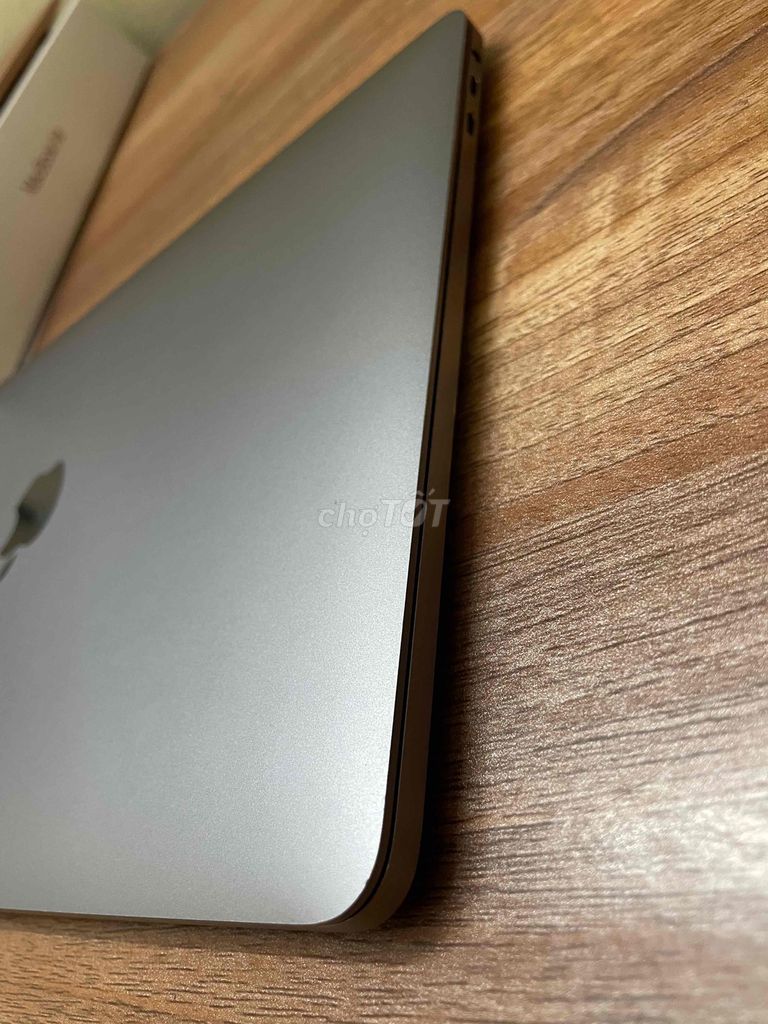 MacBook Pro 2018 13 inch 16GB/512GB