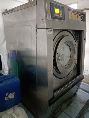 MÁY GIẶT CÔNG NGHIỆP. Mua bán Máy giặt tại Quận 1 Tp Hồ Chí Minh được đăng bởi Anh