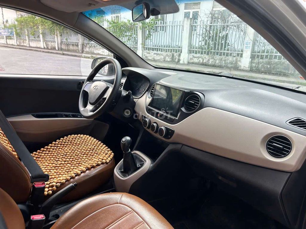 Hyundai i10 2016 Серебристый 5-местный