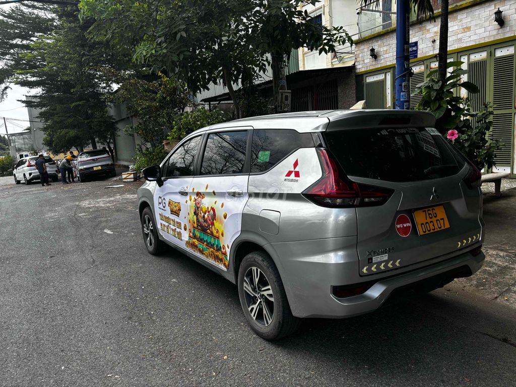 Mitsubishi Xpander, 7 мест, серебристый