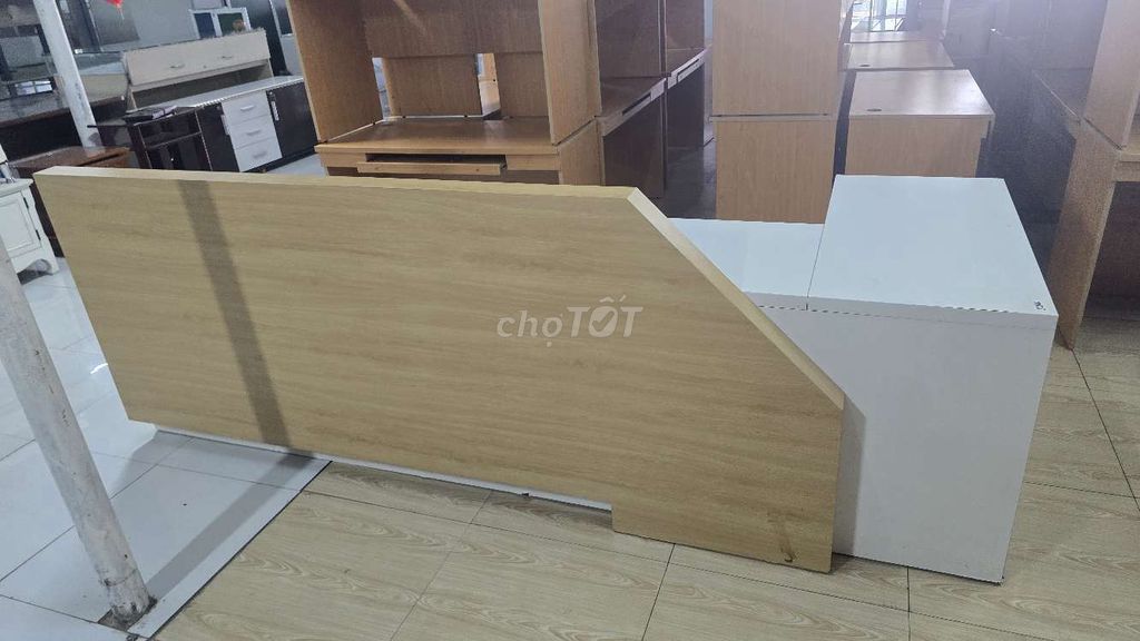 Quầy lễ tân gỗ vân gỗ hiện đại. Mua bán Đồ chuyên dụng, Giống nuôi trồng tại Thành phố Vũng Tàu Bà Rịa - Vũng Tàu được đăng bởi THANH LÝ VŨNG TÀU hình 1