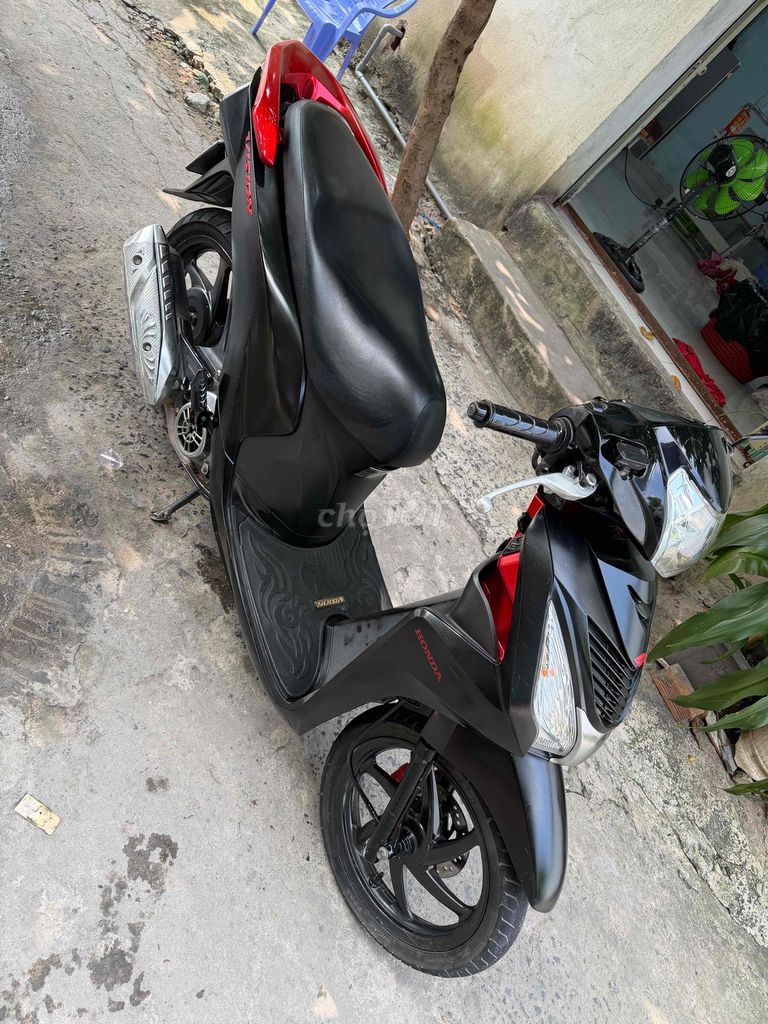 Honda Vision 2017 Đen Đỏ. Mua bán Xe máy tại Huyện Hóc Môn Tp Hồ Chí Minh được đăng bởi Hoàng Anh Tuấn hình 2