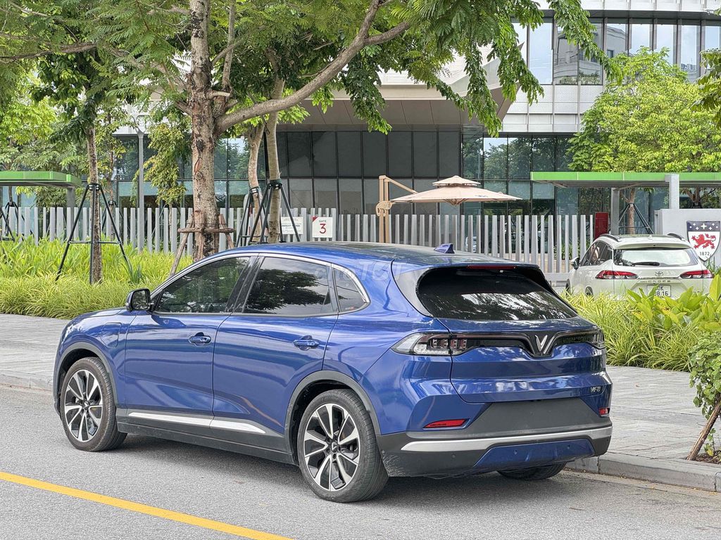 Электромобиль VF8 Plus 2023 с выкупленной батареей Catl, в отличном состоянии