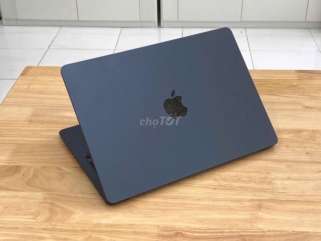 Macbook Air M2 13.6 inch 16/256 Đẹp 99% Nhỏ Gọn. Mua bán Laptop tại Quận Cái Răng Cần Thơ được đăng bởi Cầm đồ Nhanh hình 1