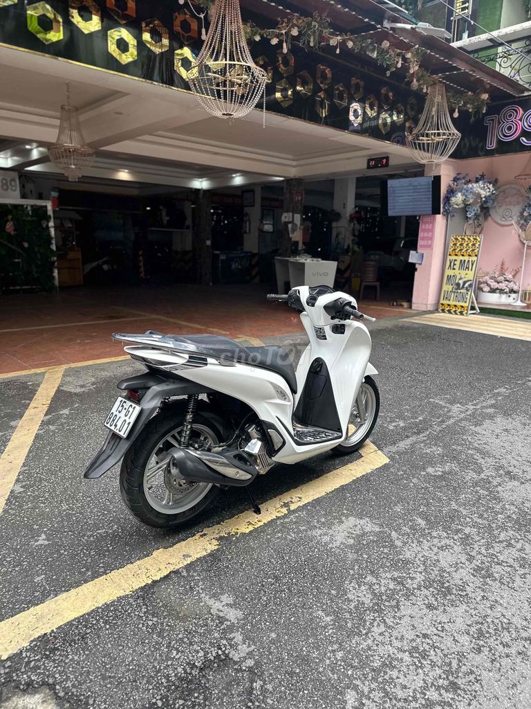 Honda SH 125 CBS 2022 Trắng 10000 km. Mua bán Xe máy tại Quận Lê Chân Hải Phòng được đăng bởi Nguyễn Thế Hiếu hình 2