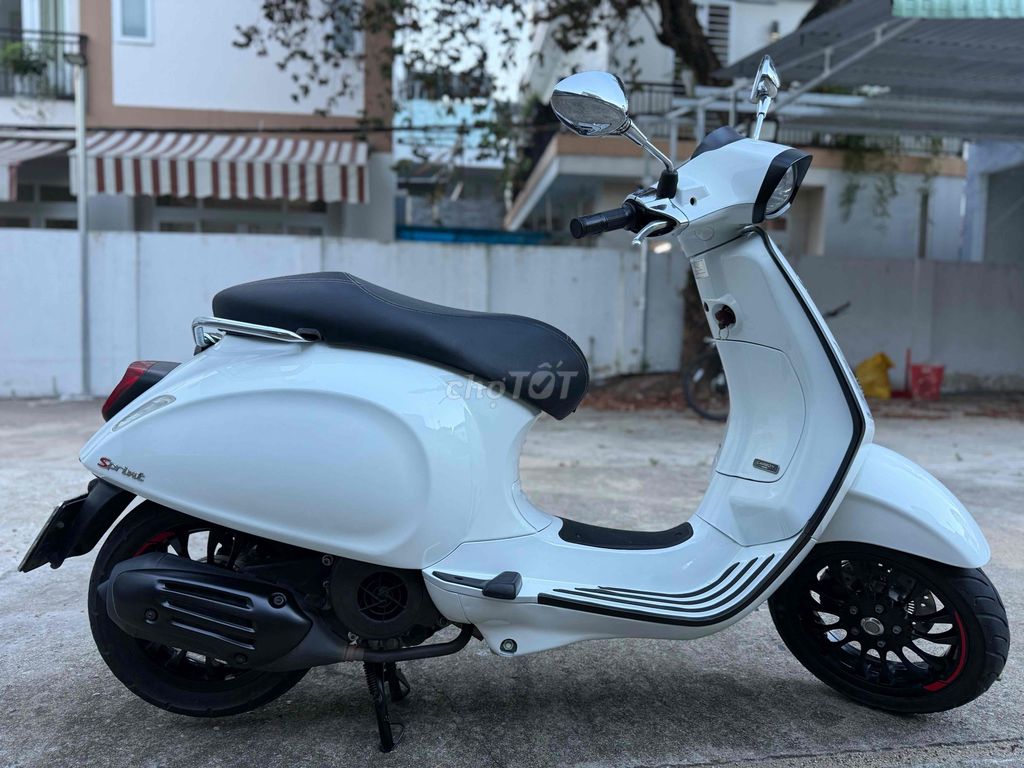 Vespa Sprint, белый ABS, светодиод, карбоновый срок службы, красивый автомобиль