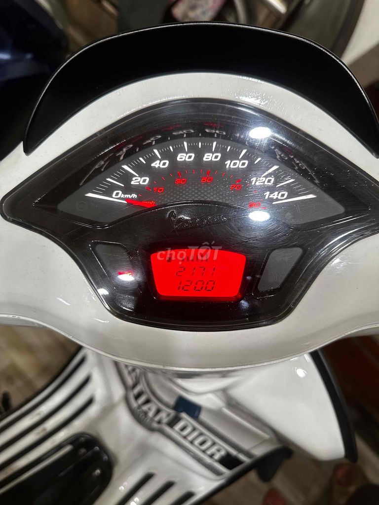 cần bán vespa như hình giá còn thương lượng. Mua bán Xe máy tại Quận Bình Thạnh Tp Hồ Chí Minh được đăng bởi PhuongUyen hình 3