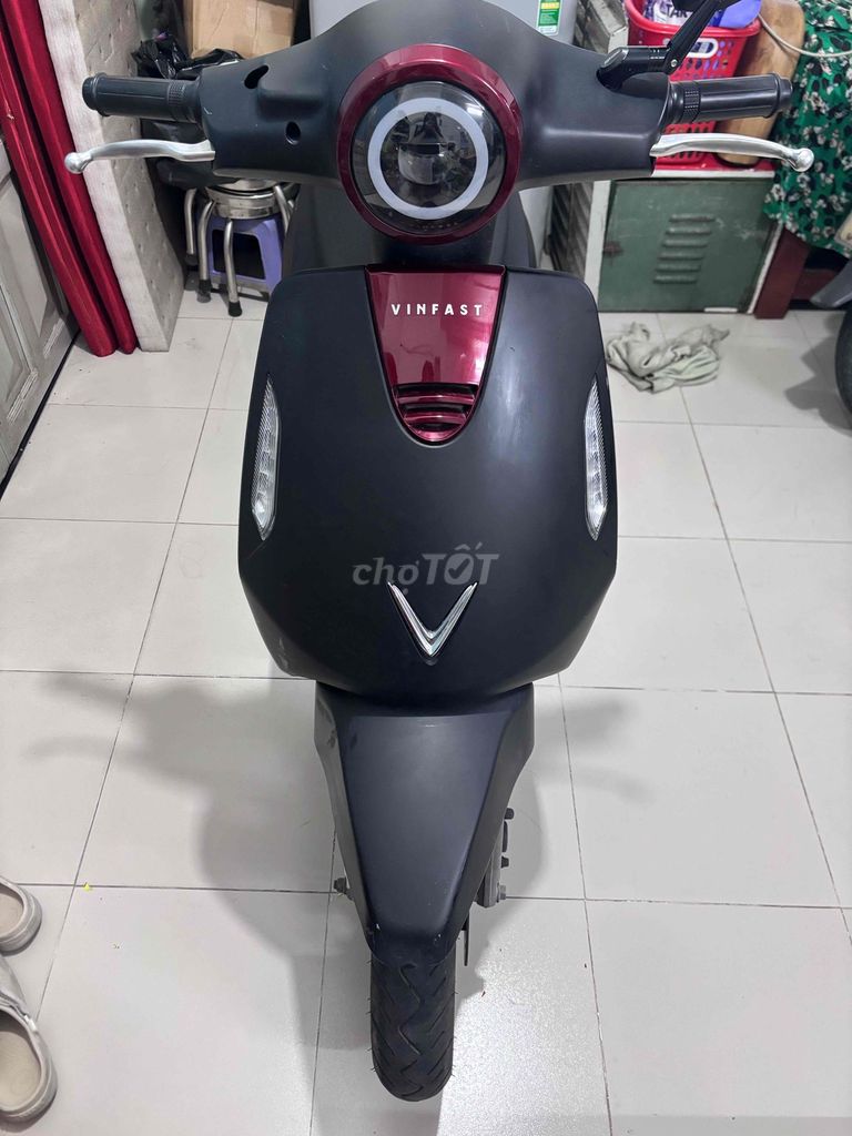 Электрический скутер VinFast Evo200, черный, 7500 км